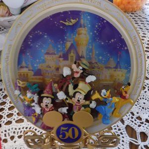 Disneyland Happiest Homecoming on Earth Plate with Stand